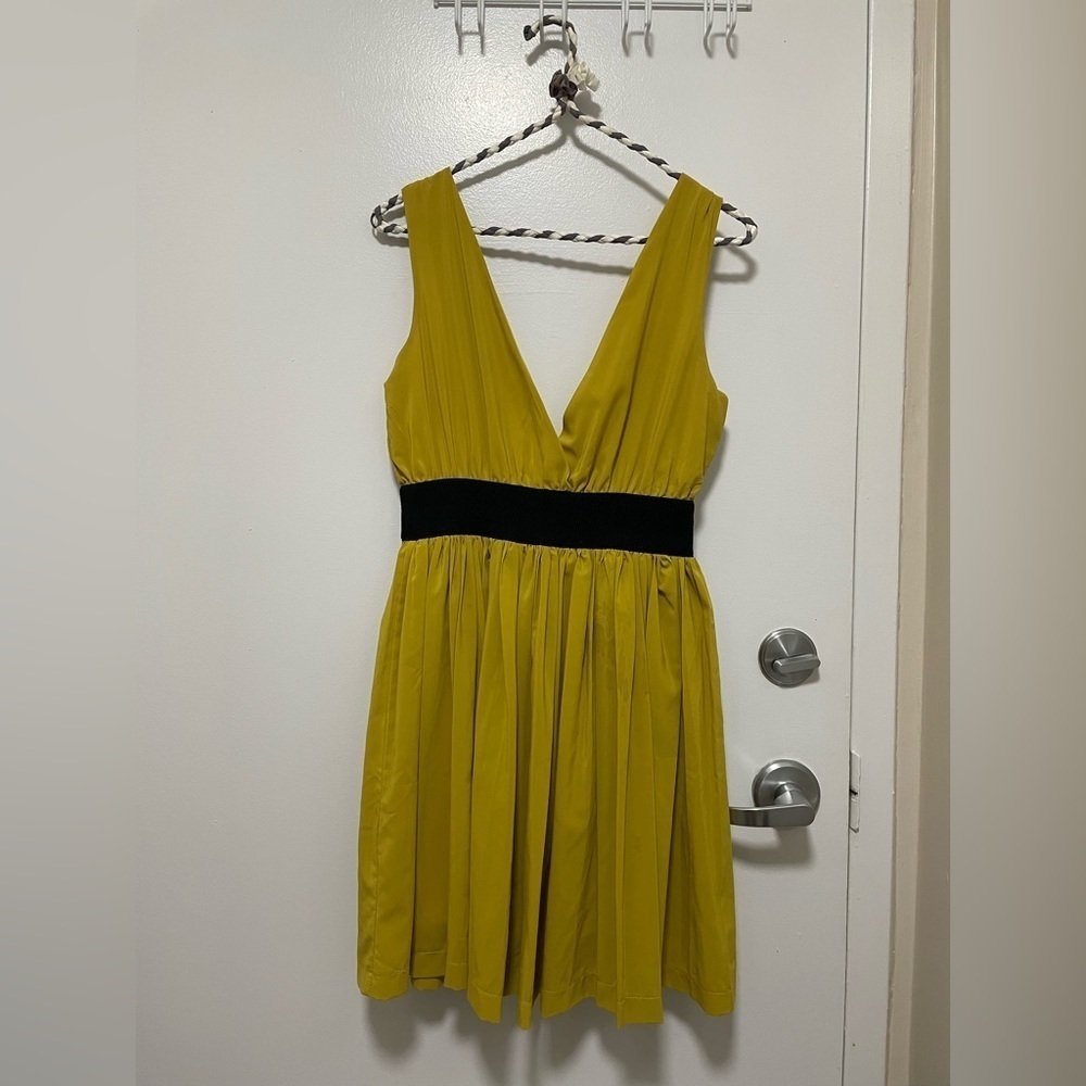 Katie yellow dress